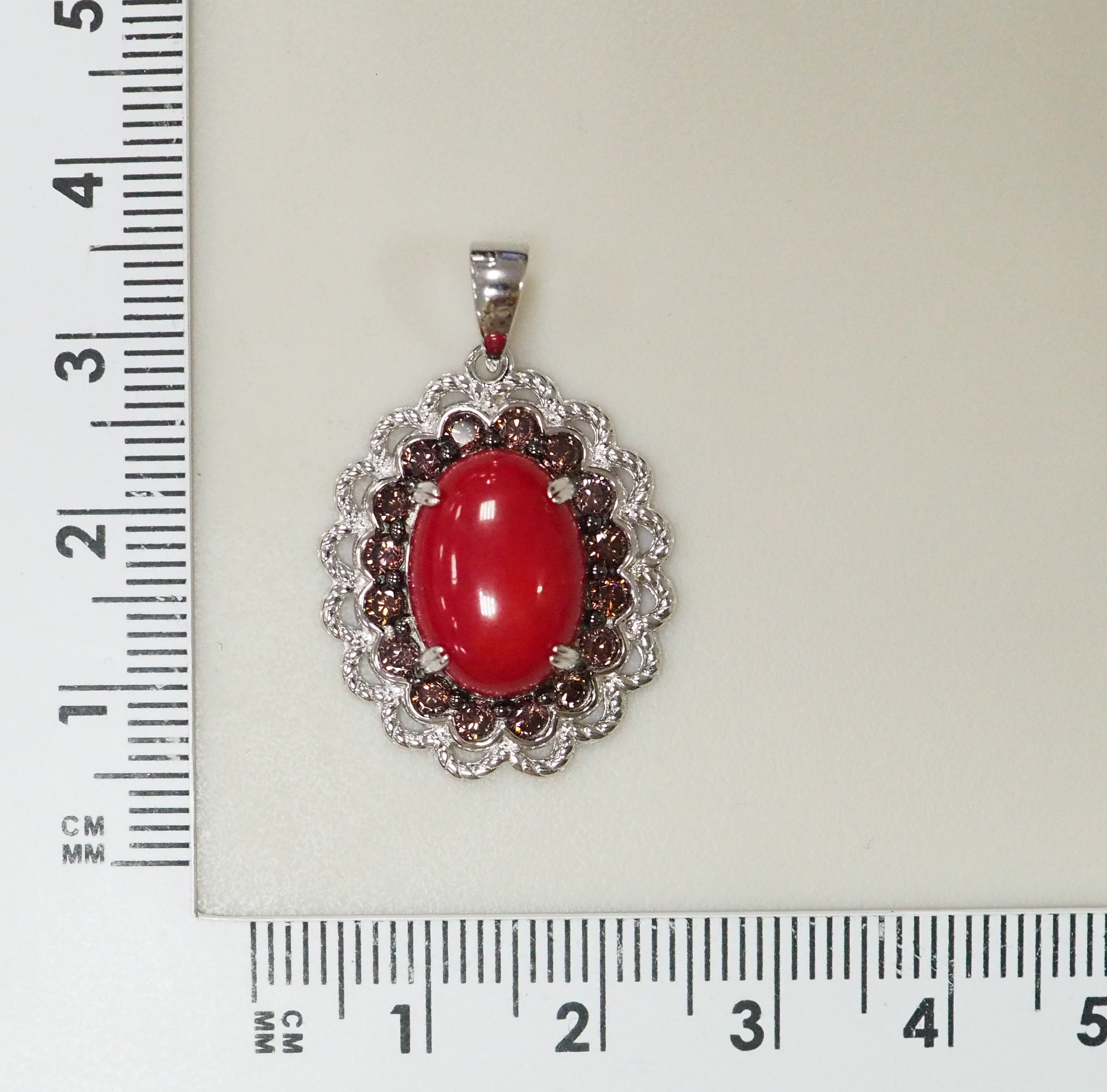 Серебряная подвеска с кораллом